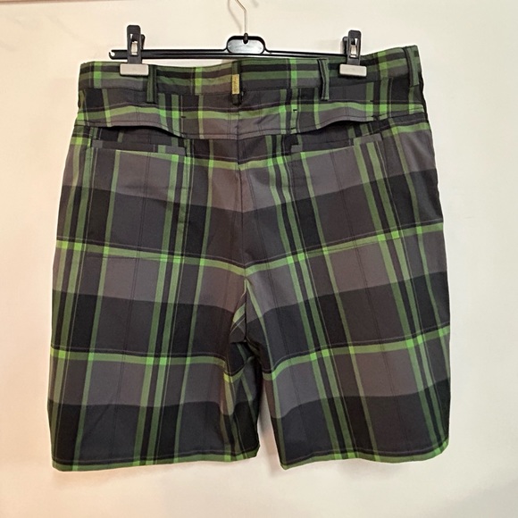 IZOD PLAID GOLF SHORTS - Picture 9 of 14